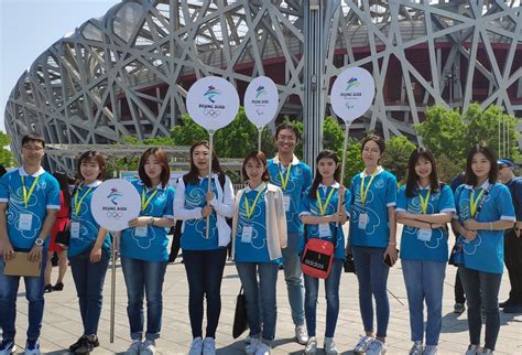 深圳社区家园网 大冲社区 党员志愿者开展环境卫生及关爱老人活动