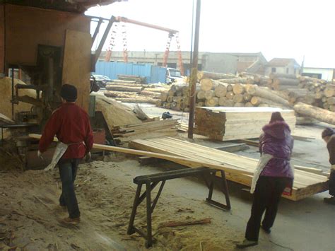 木材加工业使用的木材厂工中堆放高清图片下载-正版图片502688952-摄图网