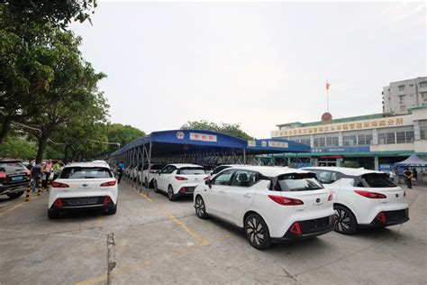 广州一车管所被新能源车“挤爆” 数十辆GE3齐等上牌