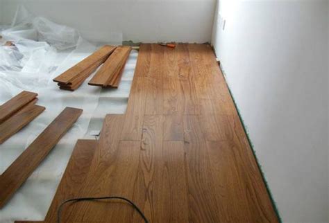 地板该用三层实木复合的好，还是多层的好？看完你就不纠结啦！ - 房天下装修知识