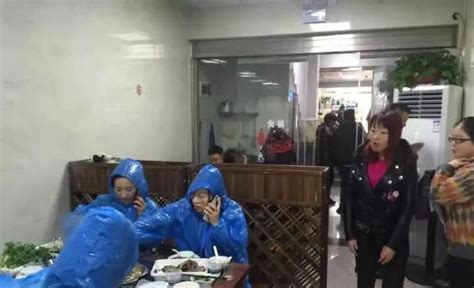 大一女生吃火锅因太礼貌，被服务员阿姨相中做儿媳……-桂林生活网新闻中心