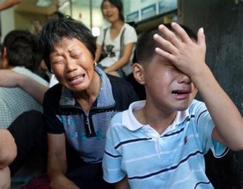 中国坚强孝女吴林香：家庭支离破碎，13岁扛起锄头撑起一个家！_腾讯视频