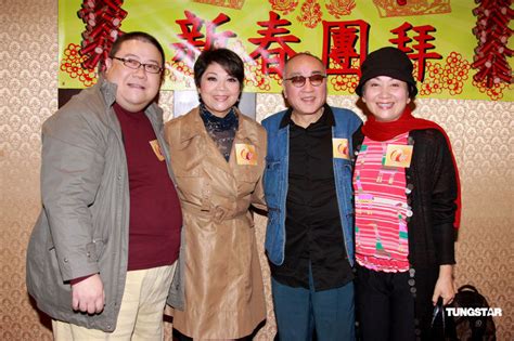 香港金像奖红地毯——鲍起静和蔼可亲_娱乐_凤凰新媒体