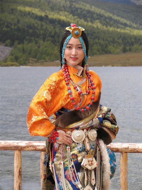 西藏拉萨服装康巴传统藏装少女藏袍藏族衣服民族风长袍藏式演出服-阿里巴巴