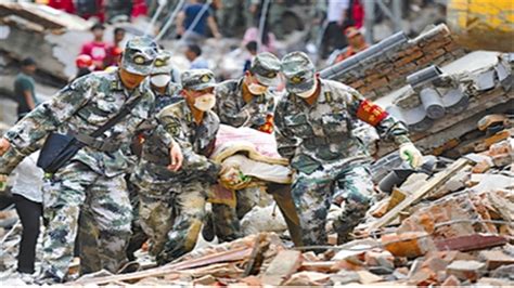 当年汶川大地震那些震撼人心的照片，每看一次心痛不已！-搜狐大视野-搜狐新闻