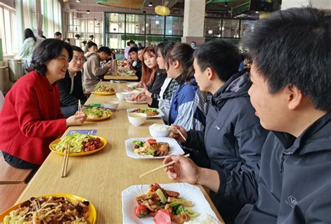 山东济南：陪餐人员随机选餐安全预警前置__凤凰网
