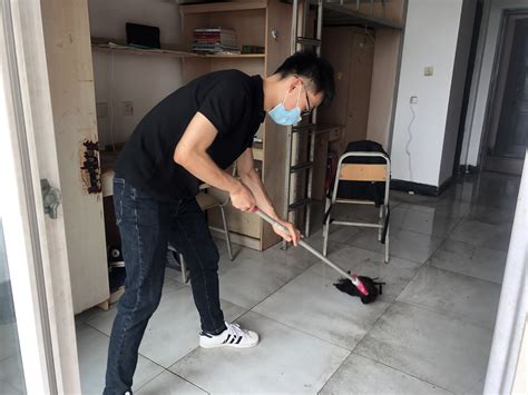 爱国卫生专项运动——卫生大扫除|云南省电子信息高级技工学校-官方网站