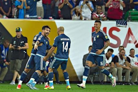 梅西跟随阿根廷队获得了美洲杯冠军 德保罗后场长传 迪玛利亚进球