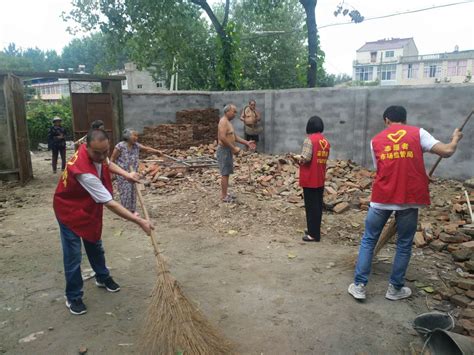 白沙镇团委组织志愿者 开展公益环保捡垃圾活动