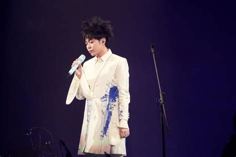 吴青峰《歌手》2019第十期一曲《蜂鸟》嗨翻全场 - 360娱乐，你开心就好
