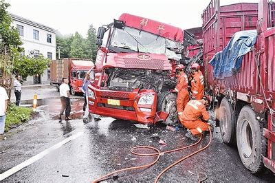 险!国道上两货车追尾 一人受伤被困，目前已无生命危险-安吉新闻网