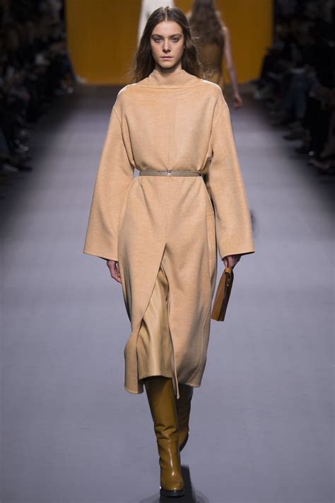 Chanel 2020秋冬高级定制时装系列-服装巴黎高定时装周-CFW服装设计网