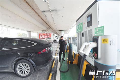 湖南最大新能源车充电站悄然运营 可同时保障164辆电动汽车充电 - 三湘万象 - 湖南在线 - 华声在线
