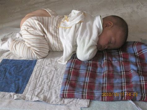 宝宝睡觉爱踢被子，没想到感统失调居然是原因之一，有什么解决办法吗？—【NMN观察】
