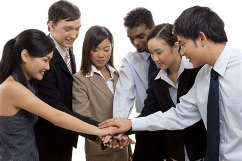 相互帮助与配合是团队协作精神的一种体现 - 方亚夫
