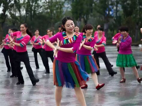 杨老师领跳广场舞《如愿》舞蹈简单又好看，你学会了吗_凤凰网视频_凤凰网