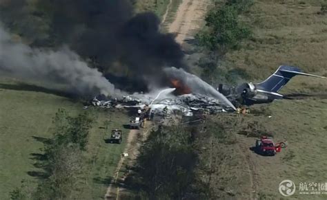 美国一架飞机起飞失败冲出机场围栏 起火烧毁 机上21人逃生 - 航空安全 - 航空圈——航空信息、大数据平台