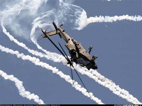 俄罗斯：卡-52“短吻鳄”反转双旋翼式并列双座武装直升机