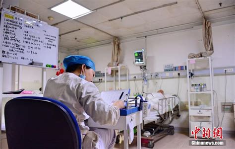 武昌方舱医院的最后一夜：医护与病人互道珍重_凤凰网