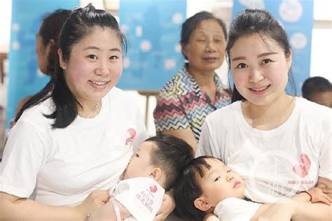 38位母亲集体哺乳 呼吁社会关注母乳喂养-上游新闻 汇聚向上的力量