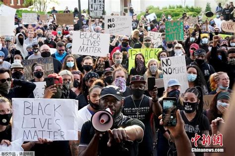 “黑人之死”抗议活动蔓延至华盛顿 白宫紧急封锁(含视频)_手机新浪网