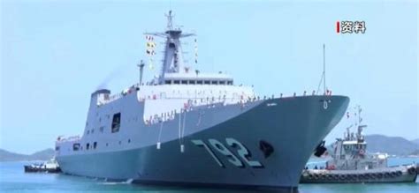 中国海军今年下水12万吨战舰，真就一年小半个法国海军？_凤凰网