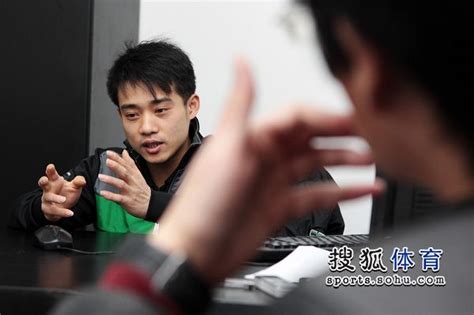 组图：张尚武接受搜狐专访 侃侃而谈笑容显自信-搜狐体育