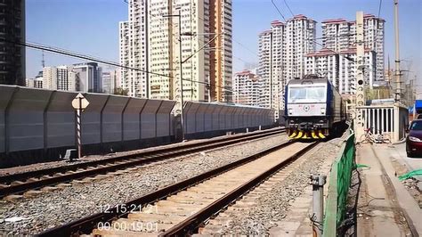 从北京西站始发的k1071次火车，经过已经关闭的农服所道口_腾讯视频