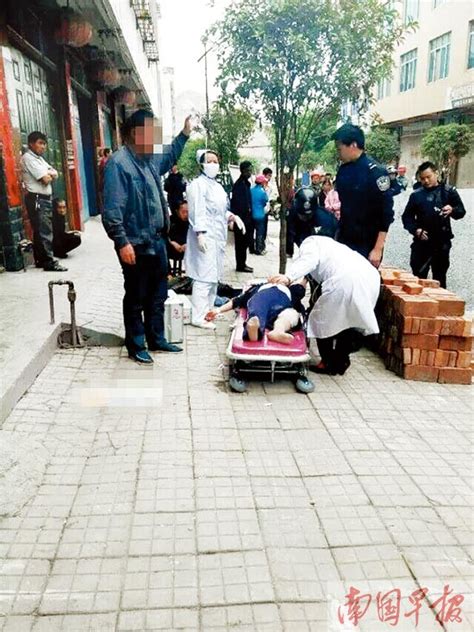 一名男子跳楼砸中过路女子 两人均身亡(图)_凤凰资讯