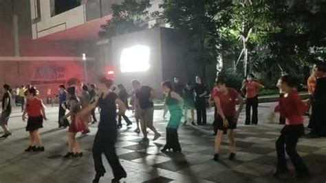 深圳南山文体中心（晚上广场舞）_腾讯视频