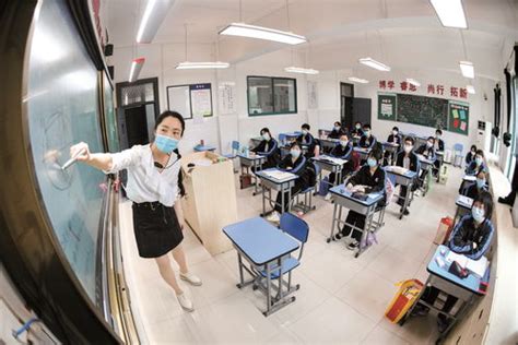 武汉17中教室门完整版