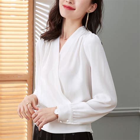 2020春季长袖简约设计感韩版白色 V领上衣女职业宽松衬衫厂家自销-阿里巴巴