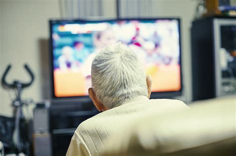 老年人看电视素材-老年人看电视图片素材下载-觅知网