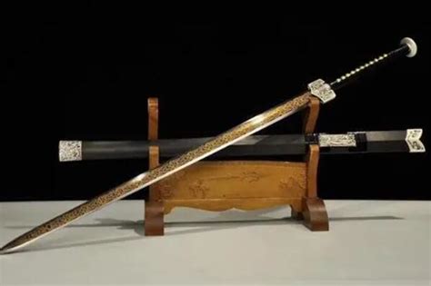 长兴出土文物赏析——汉代铁长剑