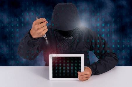代码身份黑客用脸在笔记本电脑前工作网络高清图片下载-正版图片307668566-摄图网