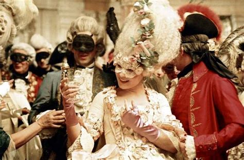 电影《女王》中伊丽莎白女王与菲利普亲王在惬意的享受下午茶时光|下午茶|女王|贵族_新浪新闻