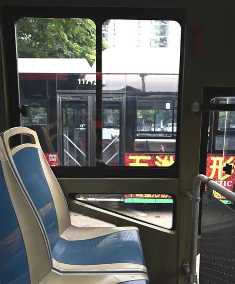 这趟透明的公交车，实力诠释360°清透武汉！_武汉_新闻中心_长江网_cjn.cn