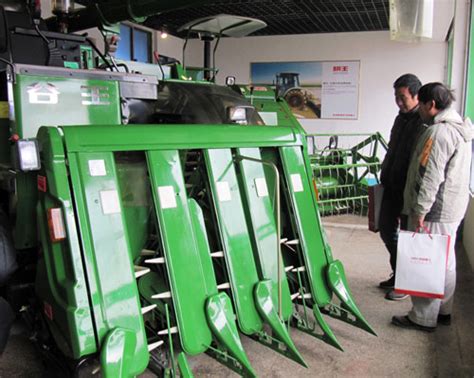 挤满二手农机的山东徐蒲坦村 1000户村民200户都在卖农机