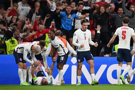 足球回家！英格兰队史上第一次闯入欧洲杯决赛_虎扑国际足球新闻
