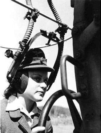 二战期间的德国投降后，50万国防军女助手们的下场如何？_手机新浪网