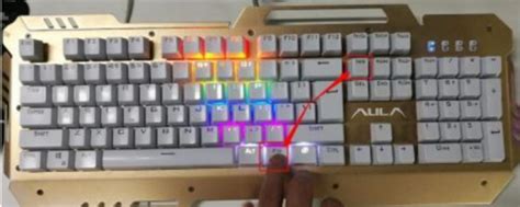 键盘的灯光怎么打开的_360新知