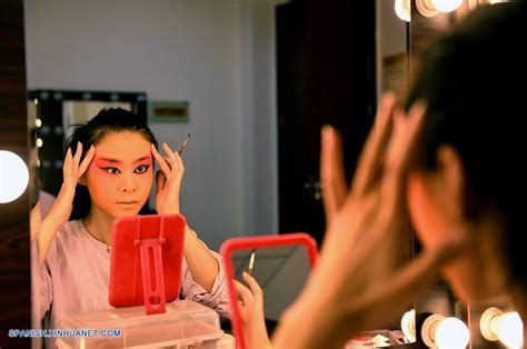 Hebei: Artistas interpretan la Opera de Pekín en un teatro en ...