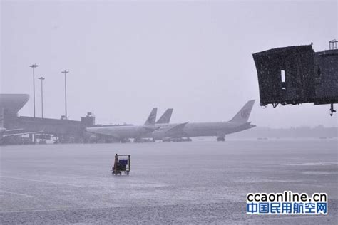 成都机场因强降雨天气造成部分航班不能正常起降 - 民用航空网