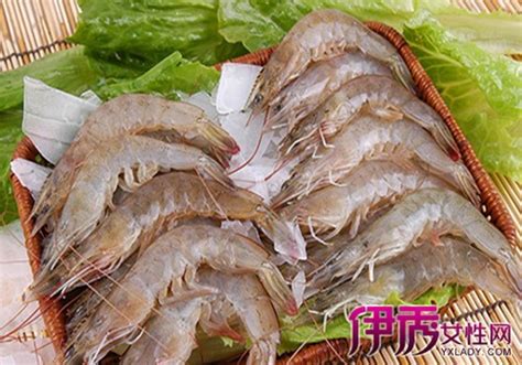 【白灼滑皮虾（千万别煮太久）的做法步骤图】中国第一渔村_小吕_下厨房