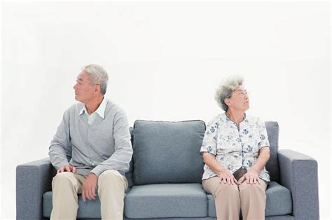 老年人离婚逐年增长从“黄昏恋”到“黄昏散” — 家庭与生活报
