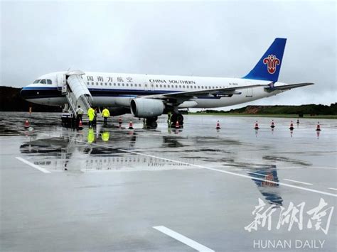 南航CZ8673次航班抵达武冈机场 - 市州精选 - 湖南在线 - 华声在线