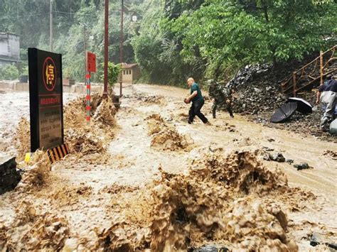 陕西榆林绥德县城遭洪水袭击市面瘫痪 子洲县清水沟水库决口