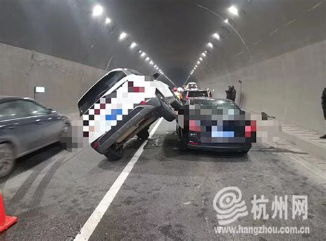 高速隧道3天发生两起四车追尾事故！惊险“骑行”场面惊人……_杭州网