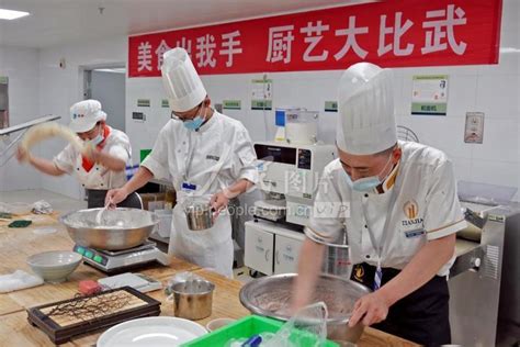 山东烟台：厨师赛技艺-人民图片网