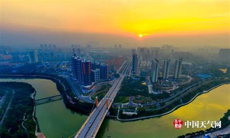 航拍钦州新年一轮红日-广西高清图片-中国天气网